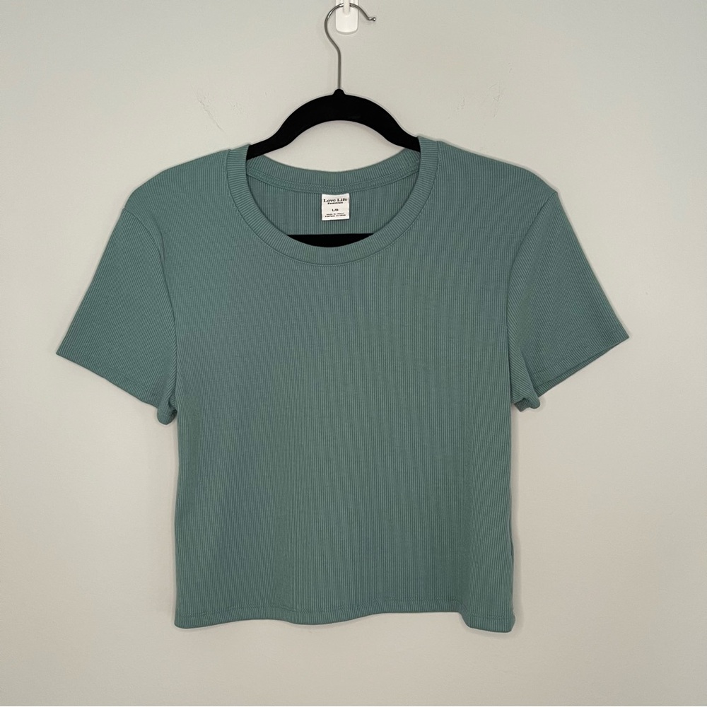 Love Life Essentials Cropped T-Shirt – Size L